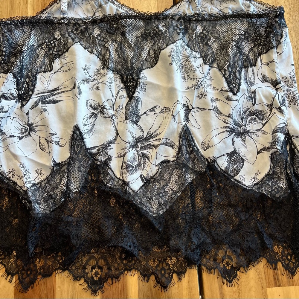 White House Black Market Floral Lace Cami Top Size Large - Picture 5 of 5